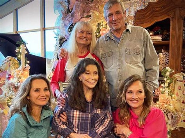 Unveiling The Age Of Loretta Lynn's Husband: Insights And Discoveries